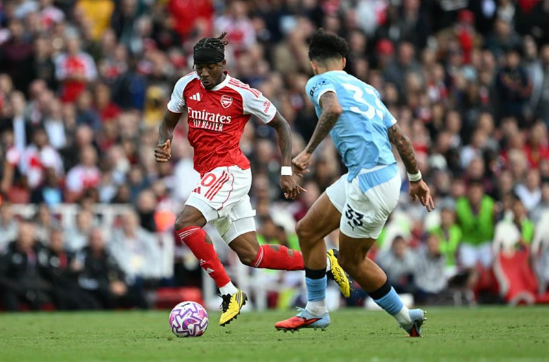 arteta-len-tieng-bao-ve-madueke-sau-man-toa-sang-tai-elland